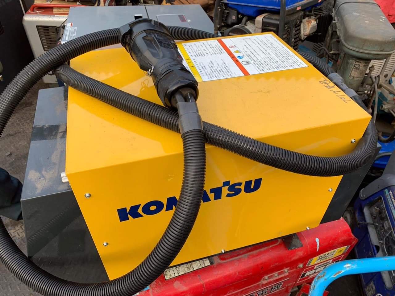 SỬA MÁY SẠC NHANH XE NÂNG KOMATSU FE25-1