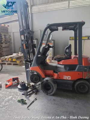 Thay lốp xe nâng Nexen