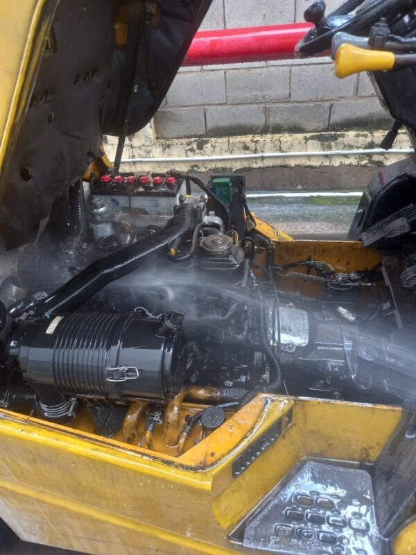 Bảo trì bảo dưỡng xe nâng động cơ dầu