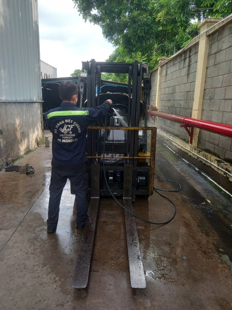 Bảo trì bảo dưỡng xe nâng động cơ dầu