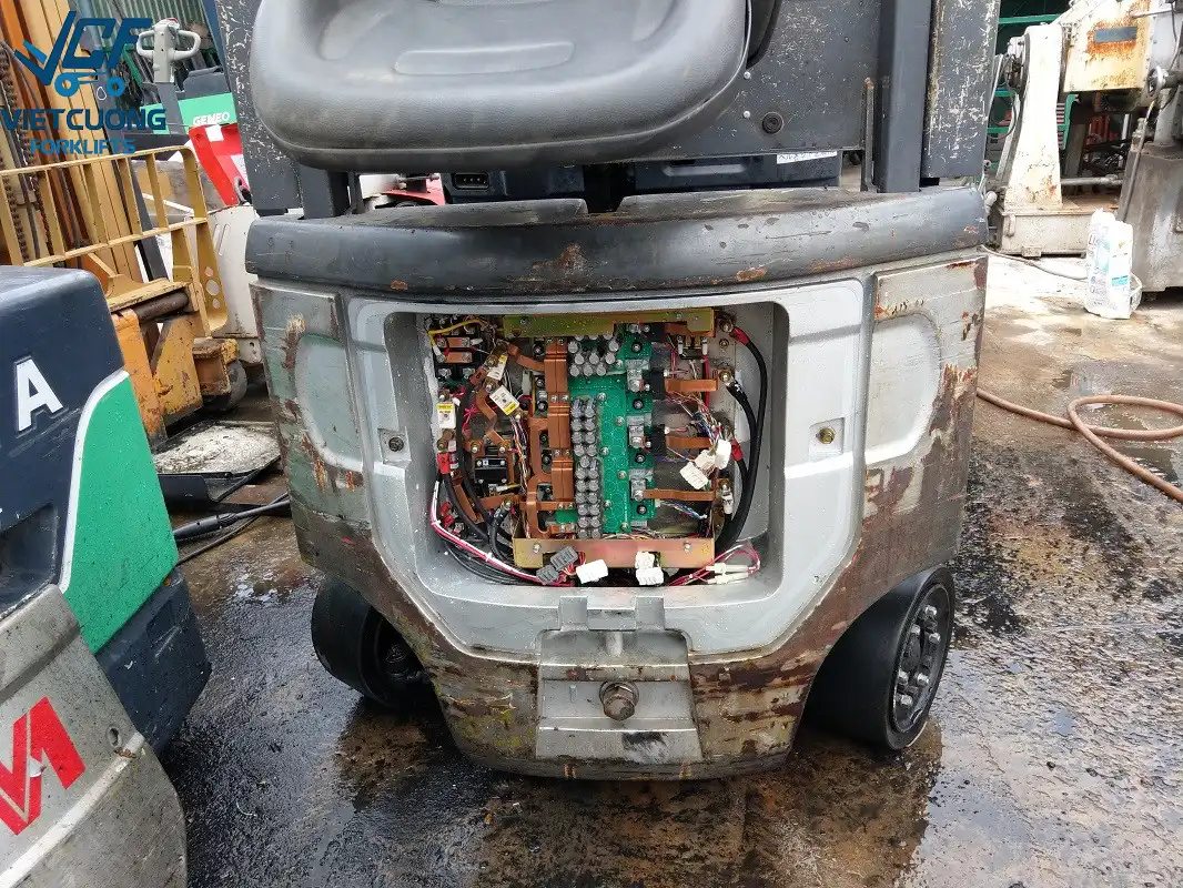 Xe nâng điện TCM