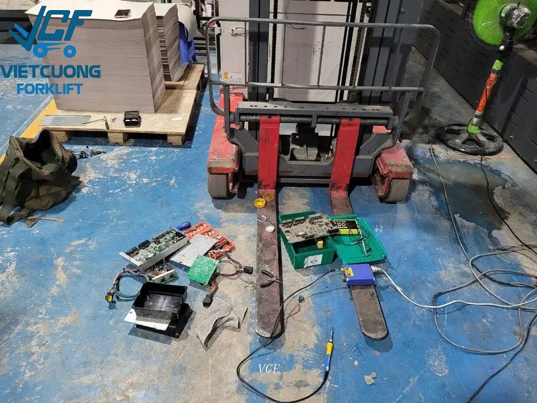 Banner sửa chữa xe nâng điện