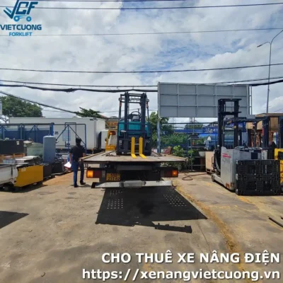 Thuê Xe Komatsu FB15-11 cao 3M