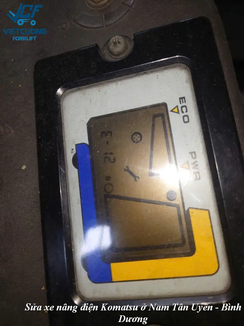Sửa xe nâng Komatsu error E-12