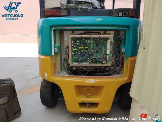 Sửa xe Komatsu ở Bến Cát