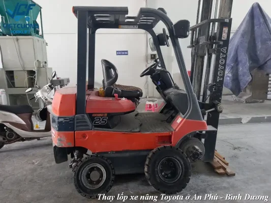 Thay lốp xe nâng Nexen