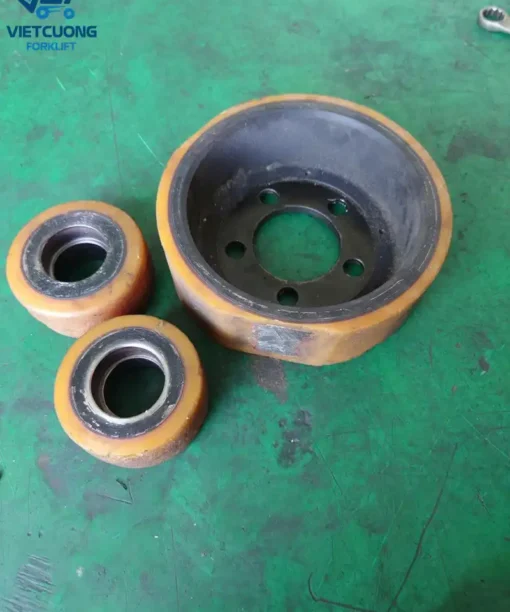 Alternative view of Thay Bánh Mới Xe Nâng HELI